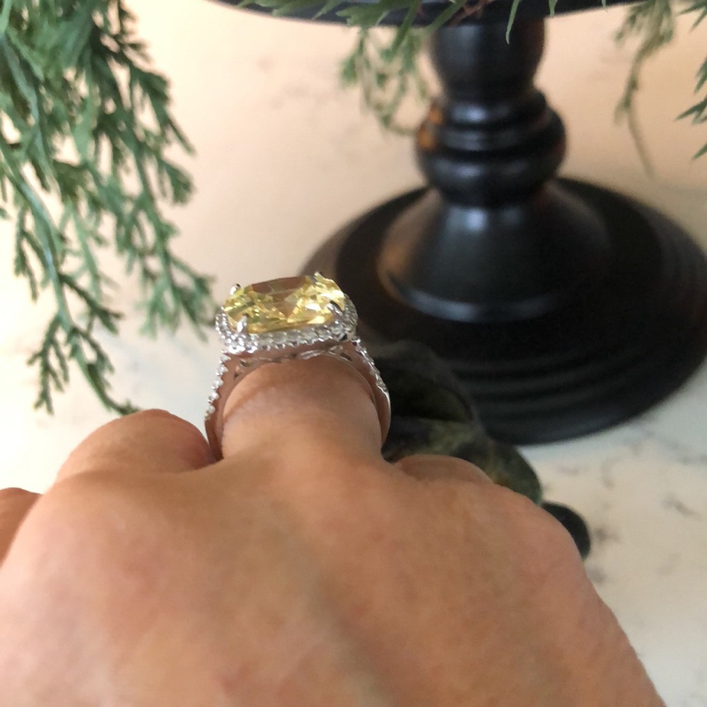 Stunning faux yellow diamond w/ cubic zirconia surrounding stones, .925 CZ - Picture 5 of 12